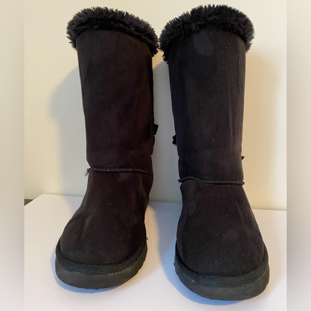 Vegan Faux Sheepskin type Women’s Boots with Bows in Back EUC Size 7